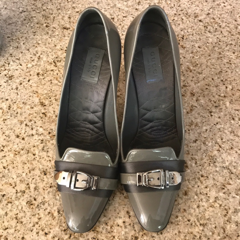 Gucci 7.5B Grey Buckle Pumps